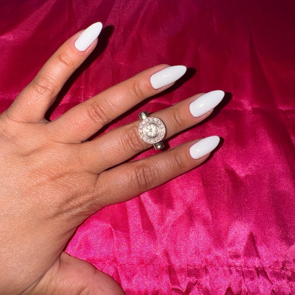 Beautiful Ring - Picture 4 of 8